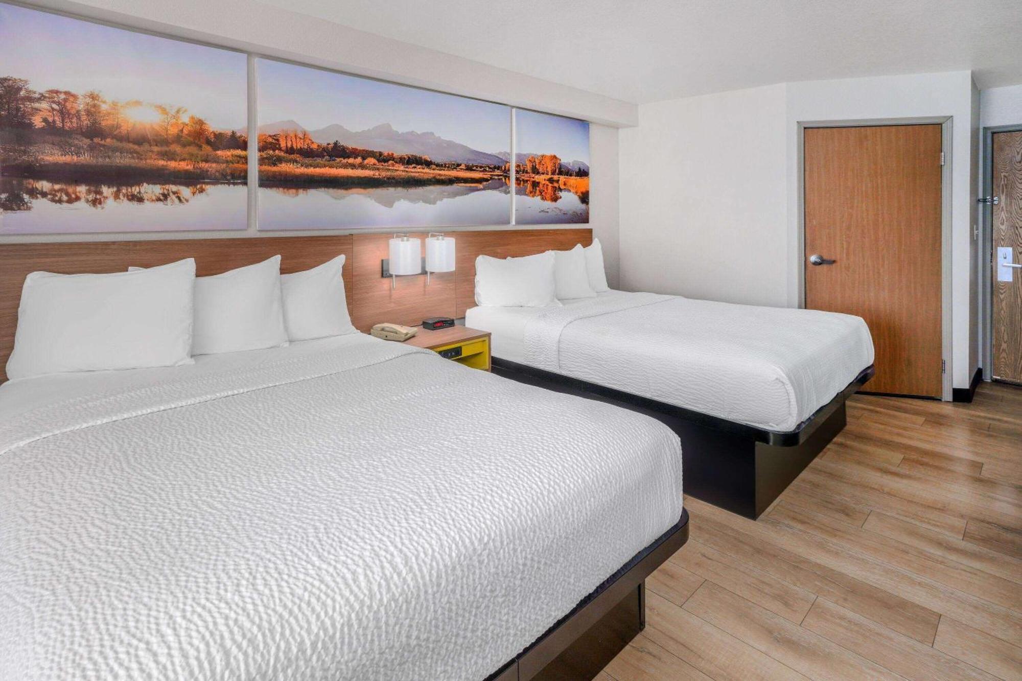 Days Inn & Suites By Wyndham Greeley Dış mekan fotoğraf