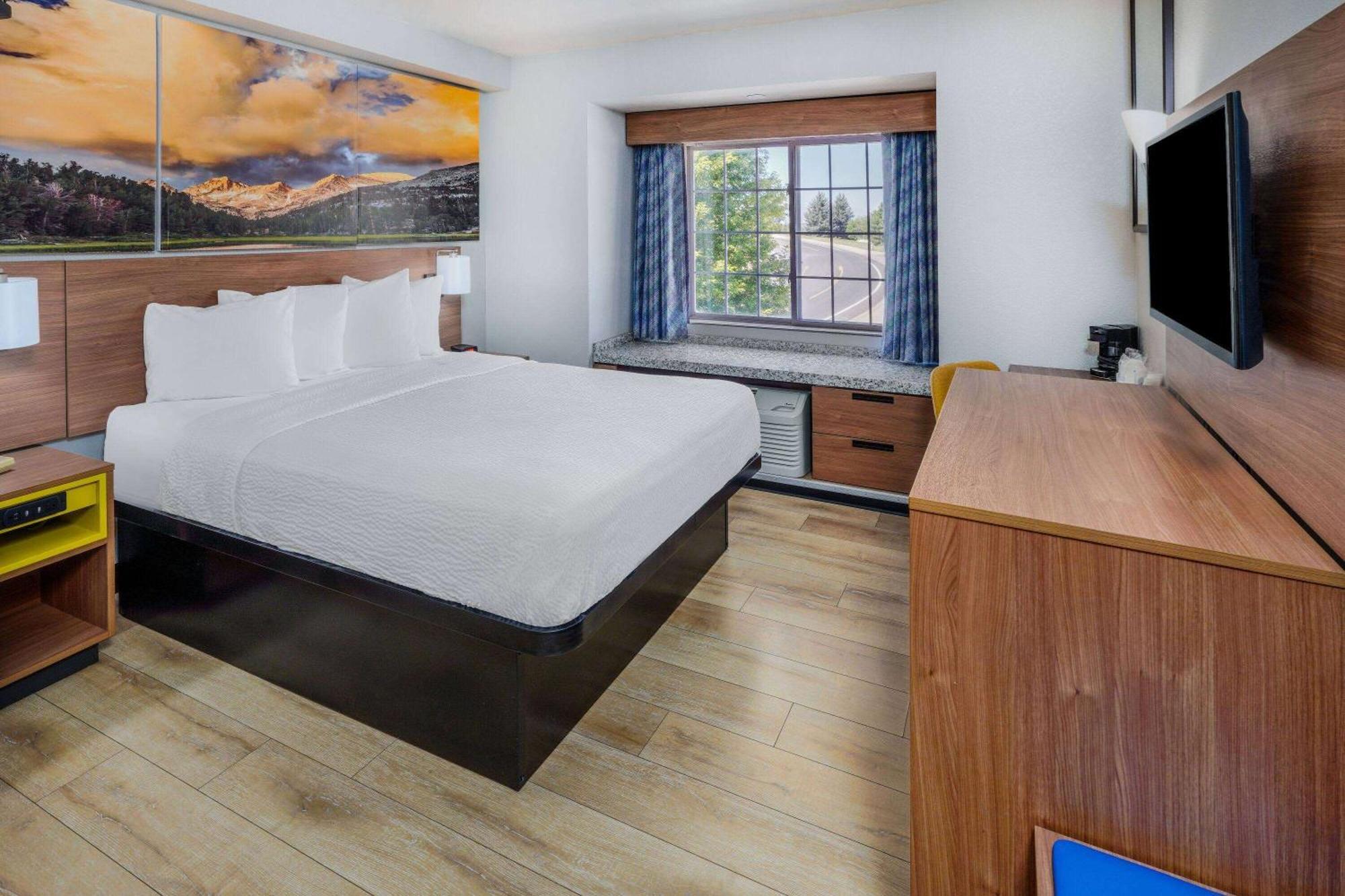 Days Inn & Suites By Wyndham Greeley Dış mekan fotoğraf
