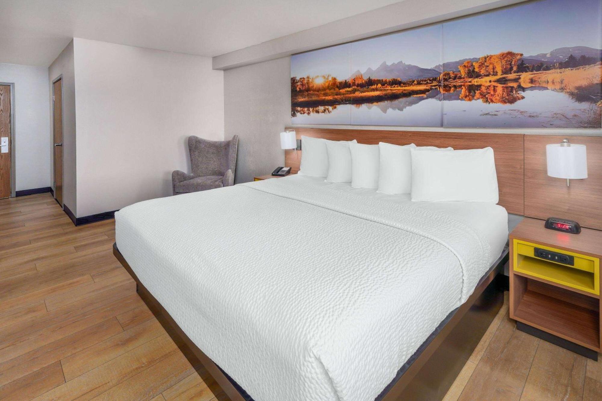 Days Inn & Suites By Wyndham Greeley Dış mekan fotoğraf