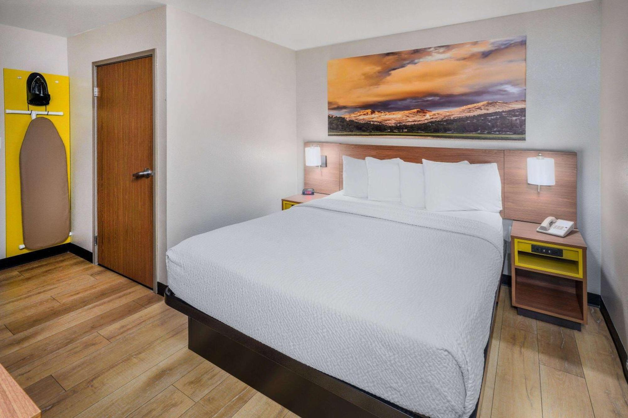 Days Inn & Suites By Wyndham Greeley Dış mekan fotoğraf