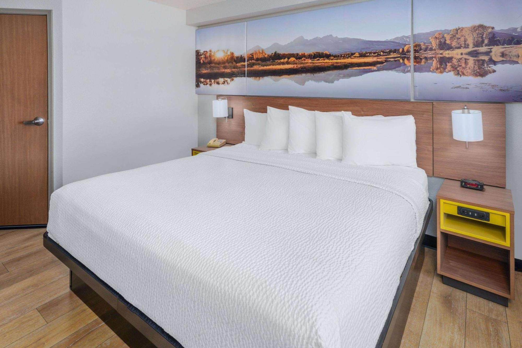 Days Inn & Suites By Wyndham Greeley Dış mekan fotoğraf
